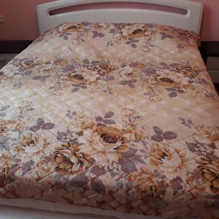 Homestay Izolda Batumi Bagian luar foto