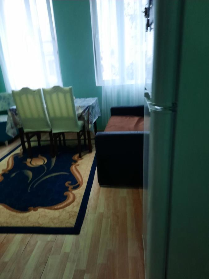 Homestay Izolda Batumi Bagian luar foto