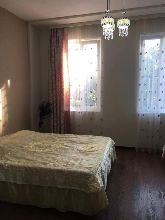 Homestay Izolda Batumi Bagian luar foto