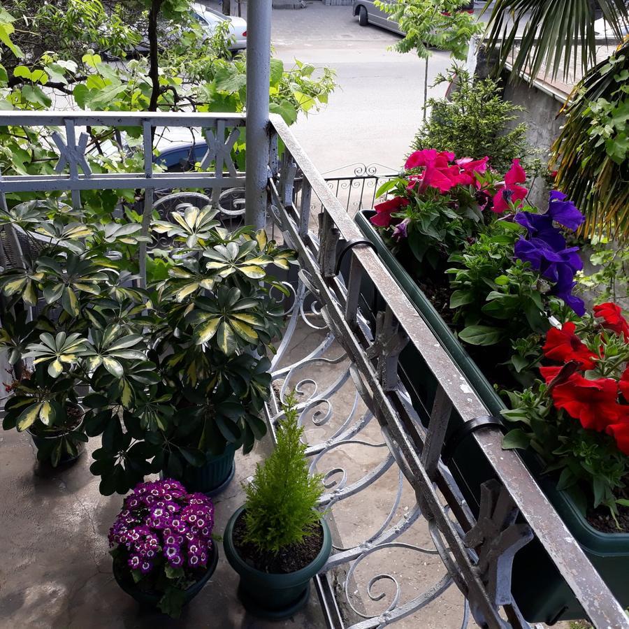 Homestay Izolda Batumi Bagian luar foto