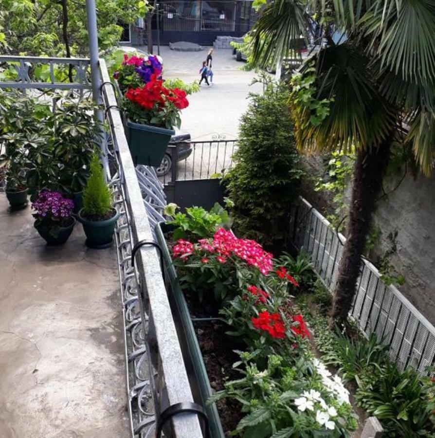 Homestay Izolda Batumi Bagian luar foto
