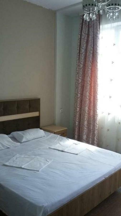 Homestay Izolda Batumi Bagian luar foto