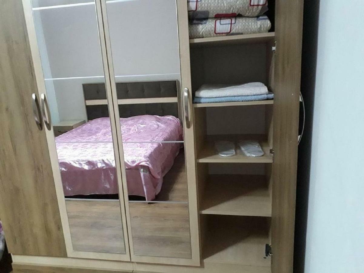 Homestay Izolda Batumi Bagian luar foto