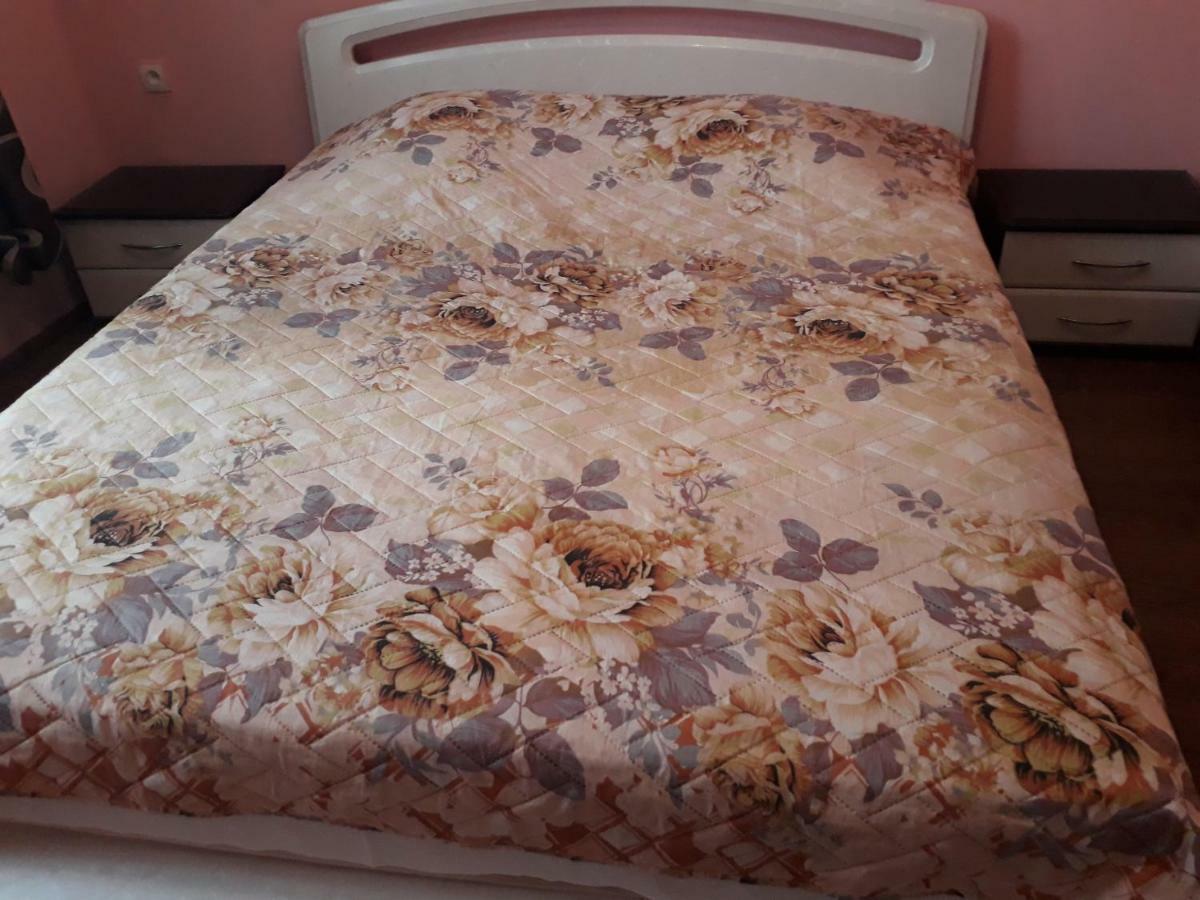 Homestay Izolda Batumi Bagian luar foto